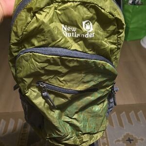 New Outlander Green Backpack NEW WITHOUT TAGS